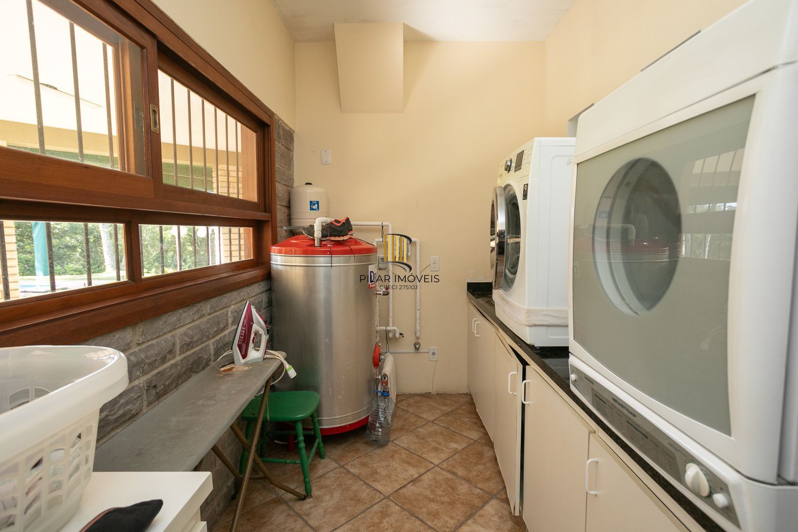 Casa mobiliada em condomínio