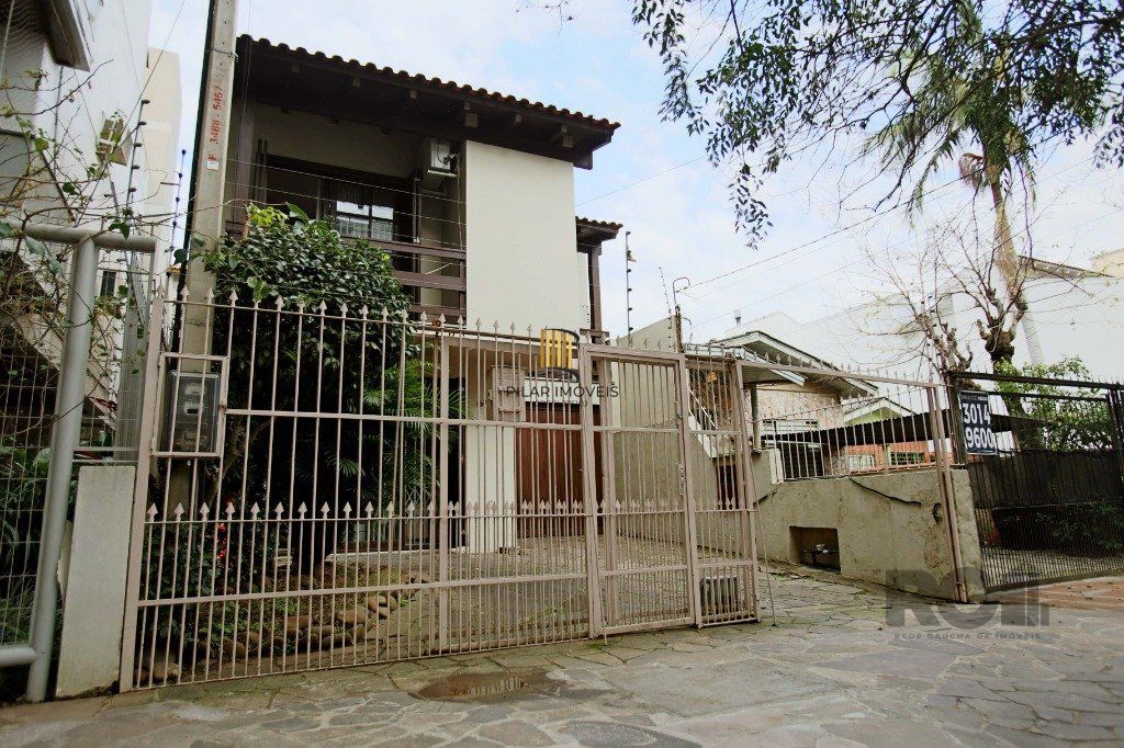 Casa 3 Dormitório(s) Bairro Petrópolis