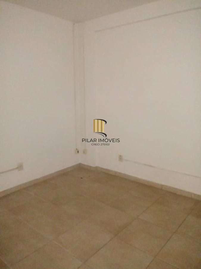Sala comercial à venda, localizada no coração de Canoas, Rio Grande do Sul. Este imóvel espaçoso e moderno conta com 1 quarto, 1 banheiro e uma vista panorâmica deslumbrante