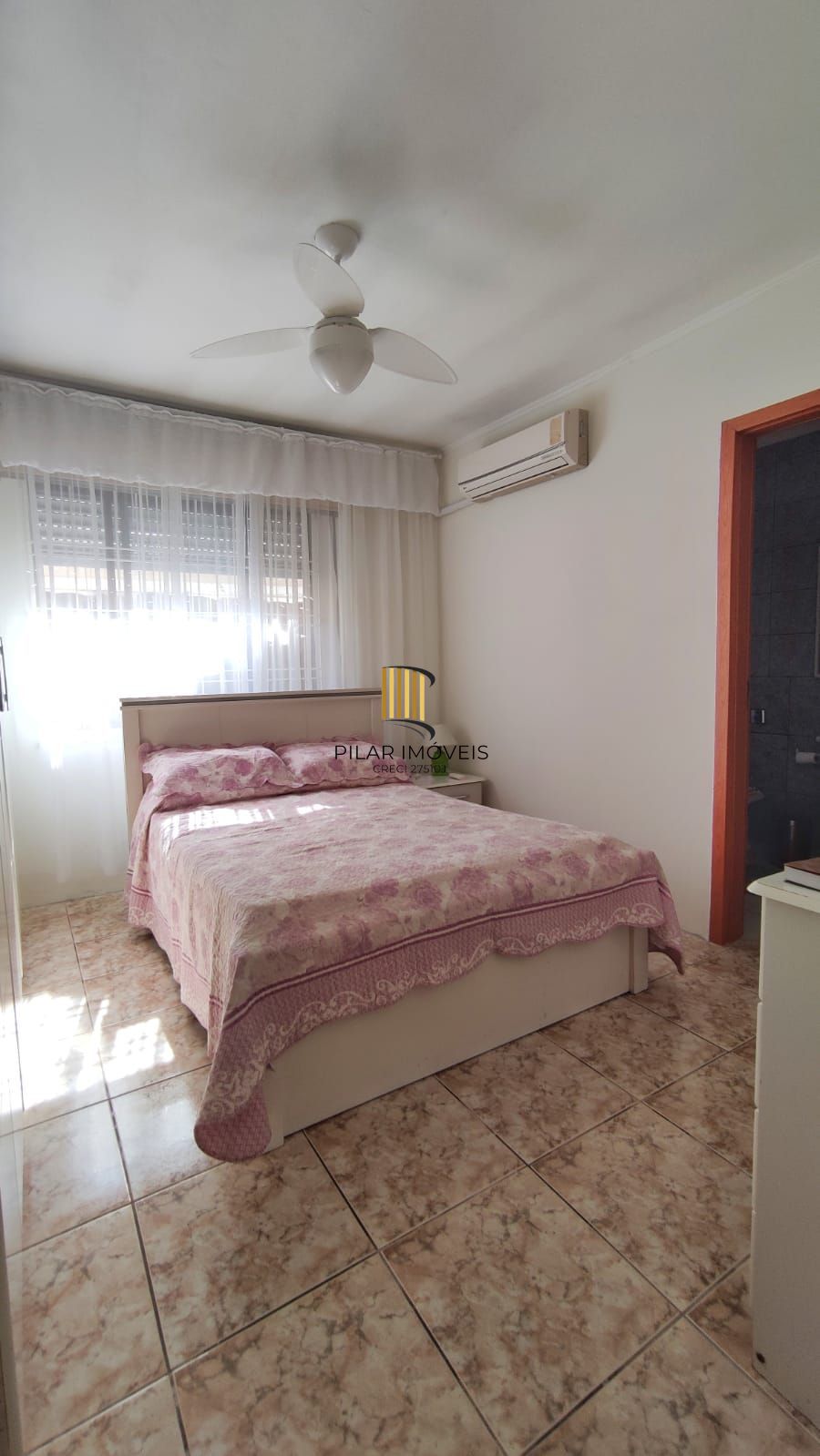Casa com 4 Quartos e 2 banheiros e  2 Suites à Venda, 153 m² por R$ 990.000