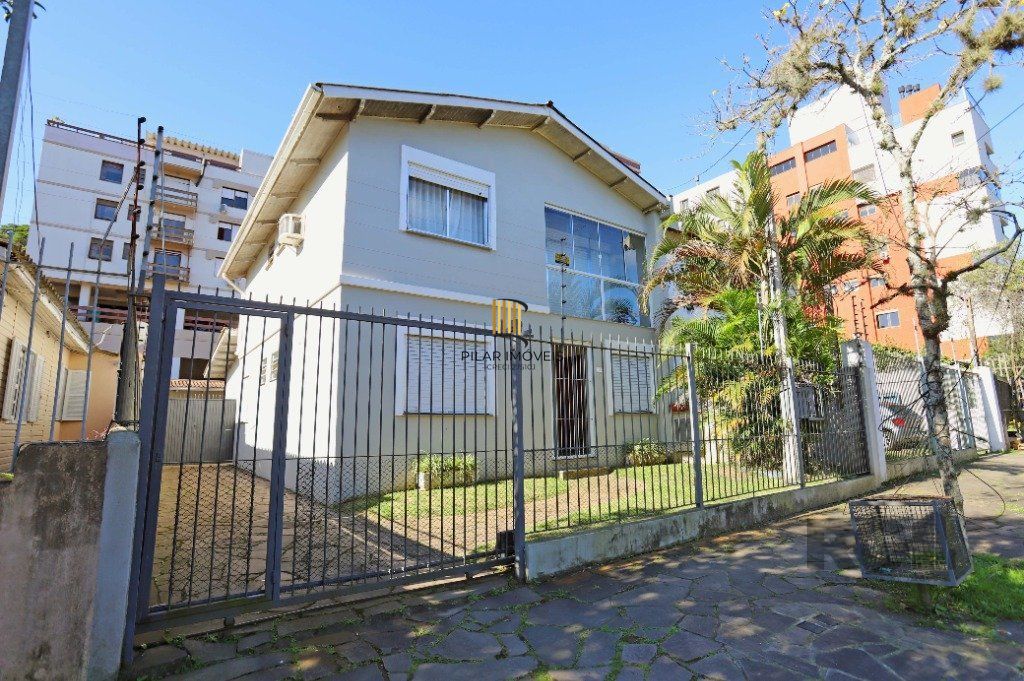 Casa 3 dormitórios no bairro Passo da Areia