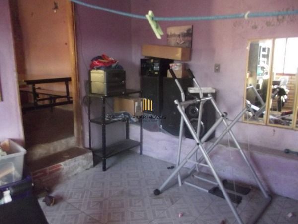 Casa com 03 quartos em terreno de 13:20 x 7501, no bairro Medianeira