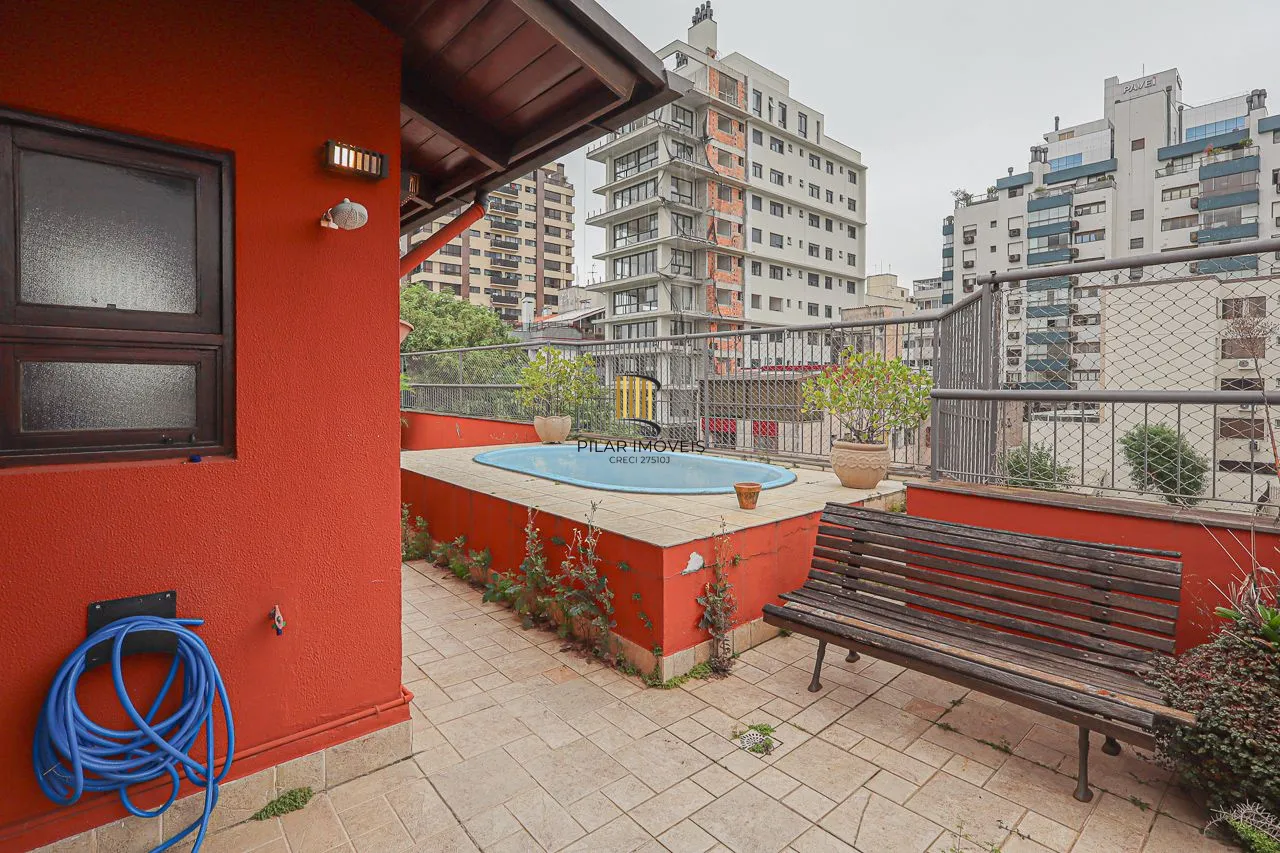 Apartamento cobertura de 03 dormitórios com opção de 05, 03 garagens. Bairro Higienópolis