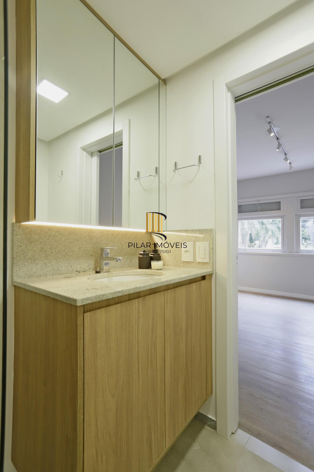 Apartamento 03 dormitórios revitalizado no Moinhos de Vento em Porto Alegre.