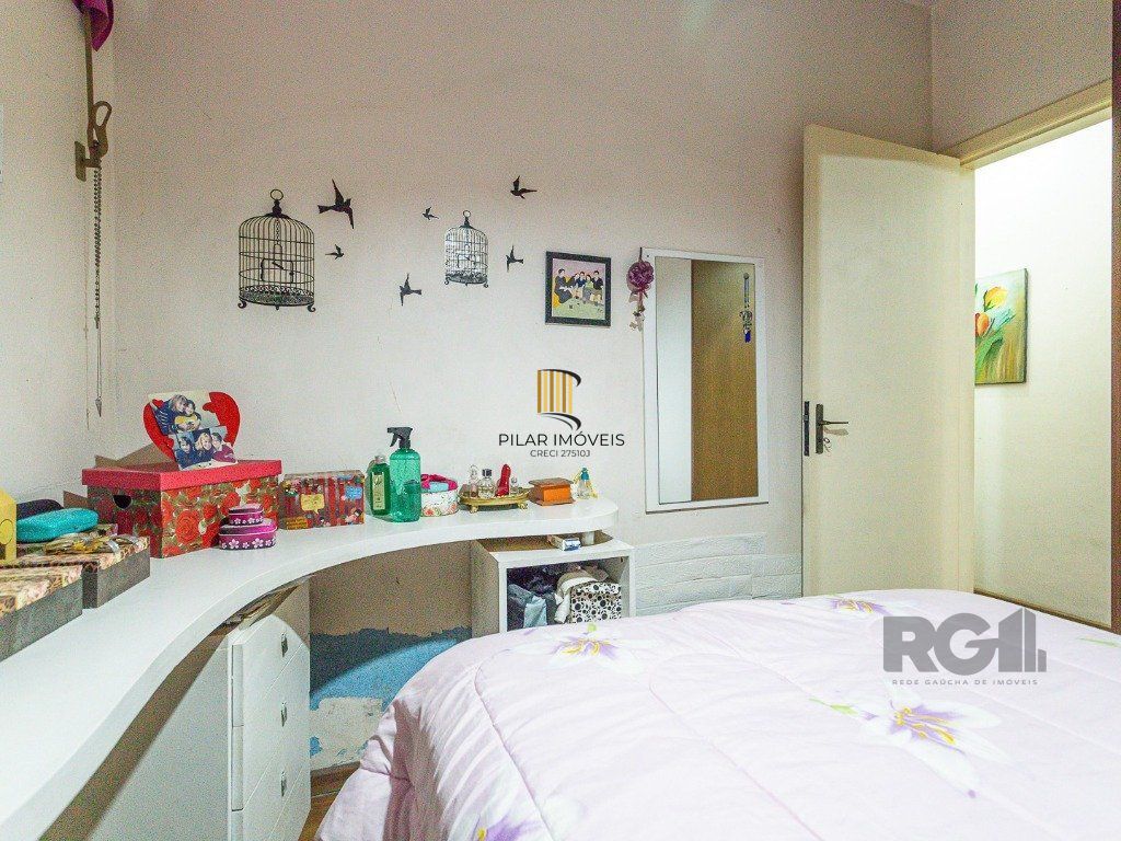 casa  com 3 quartos, 2 banheiros e vaga de garagem,