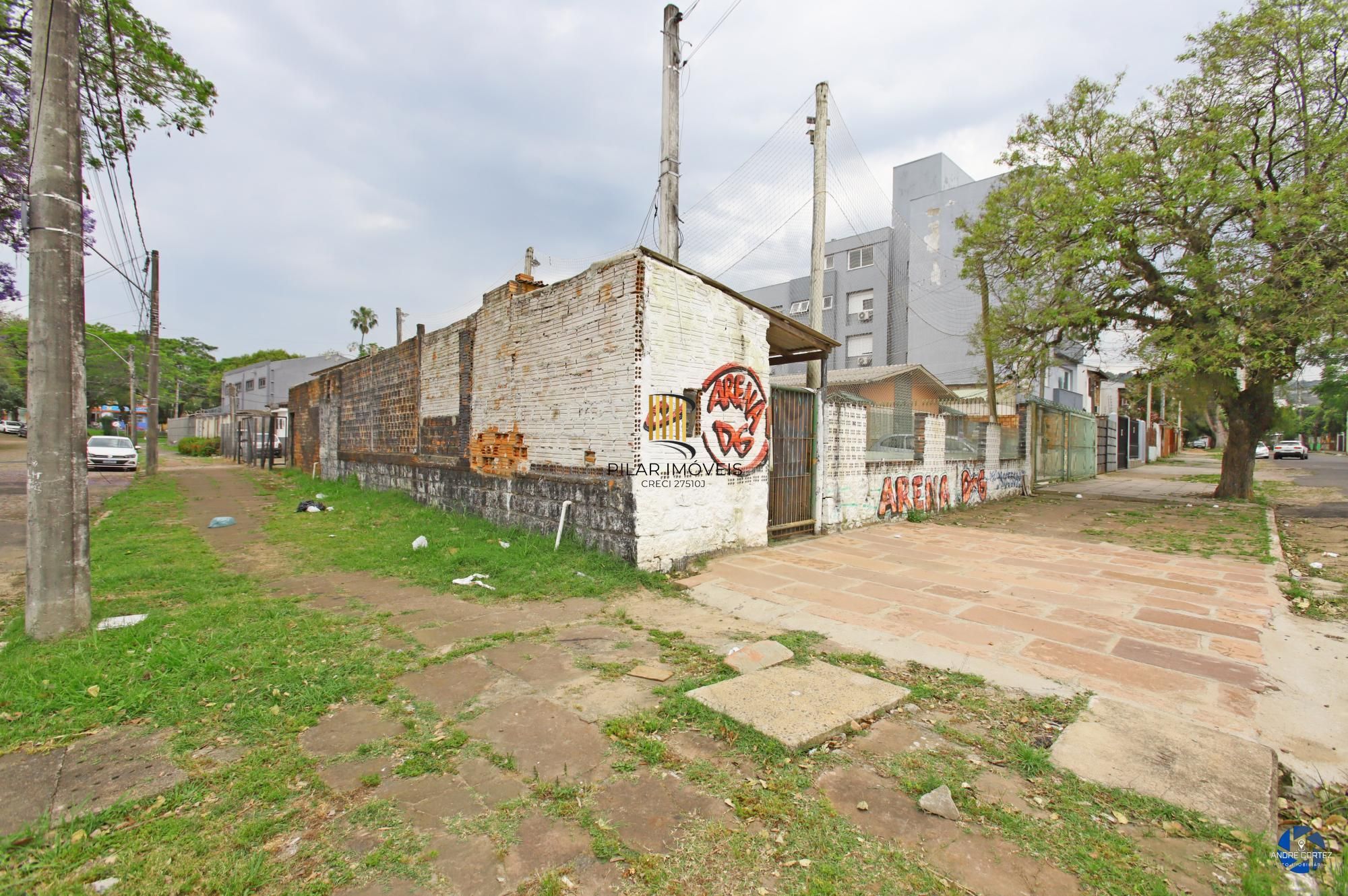 Oportunidade ! Terreno de esquina com 259,04 m2 , próximo a Bento Gonçalves, Carrefour e Igreja São Jorge