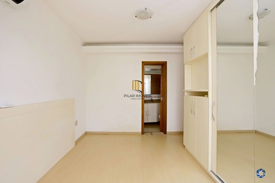 Apartamento semi mobiliado com churrasqueira e 02 garagens no Menino Deus em Porto Alegre