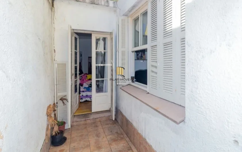 Apartamento térreo com pátio,  com 1 quarto, no bairro Floresta, Porto Alegre/RS
