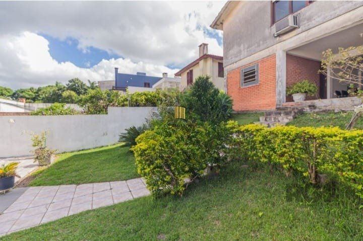 Casa 4 dormitórios no bairro Santo Antônio