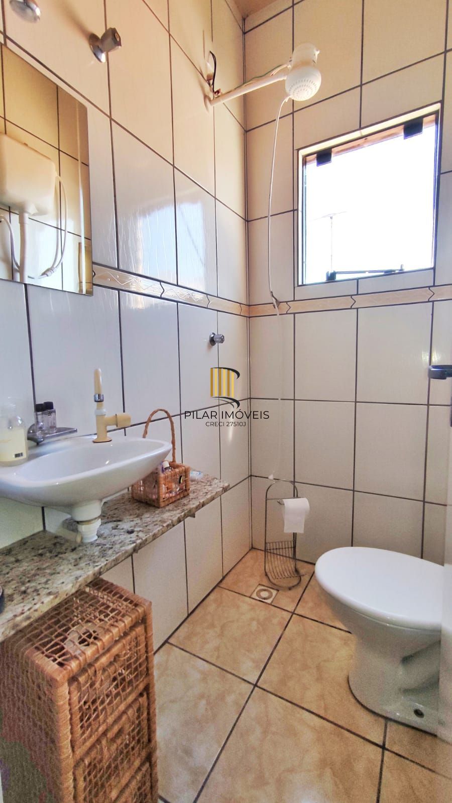 Casa com 4 Quartos e 2 banheiros e  2 Suites à Venda, 153 m² por R$ 990.000