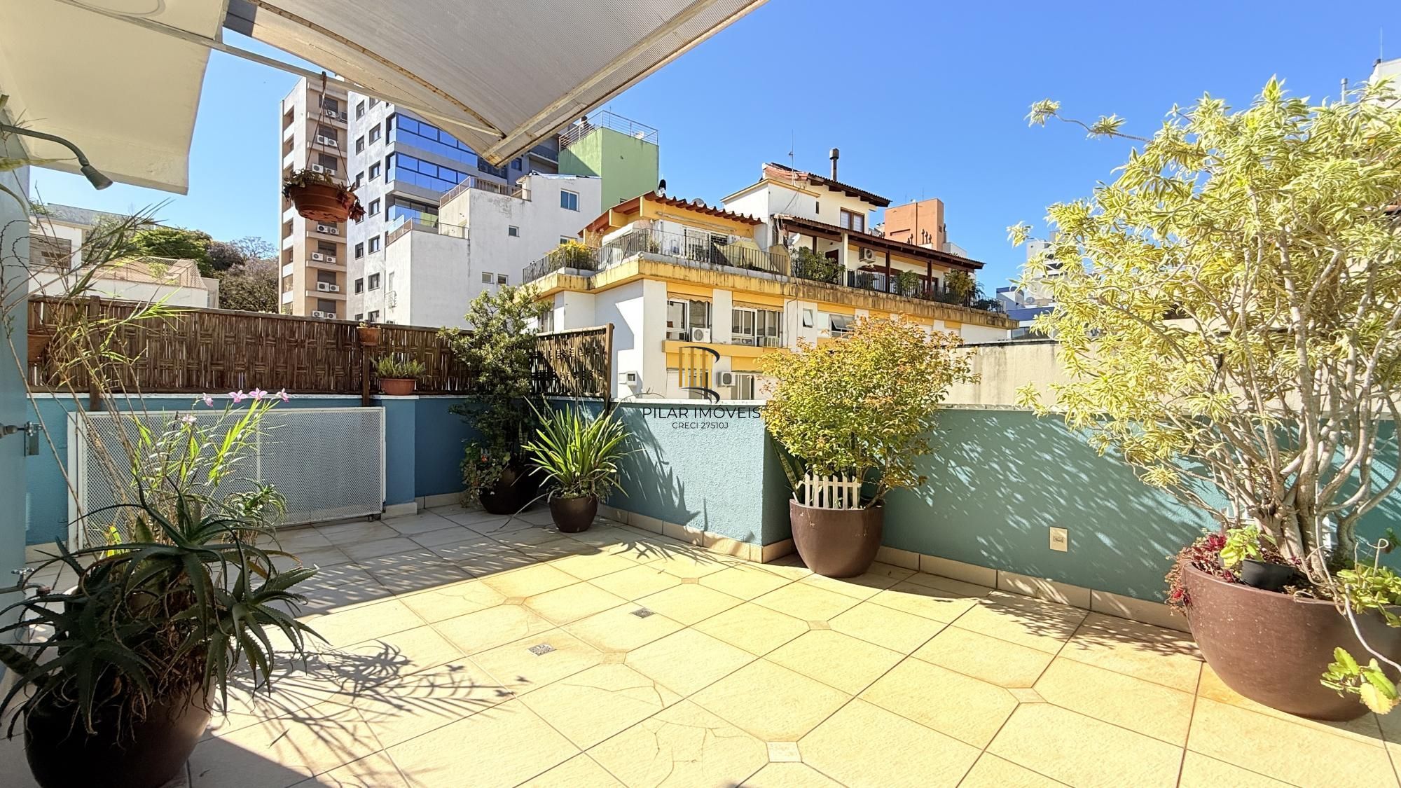 Cobertura Semimobiliada com Vista Panorâmica em Porto Alegre