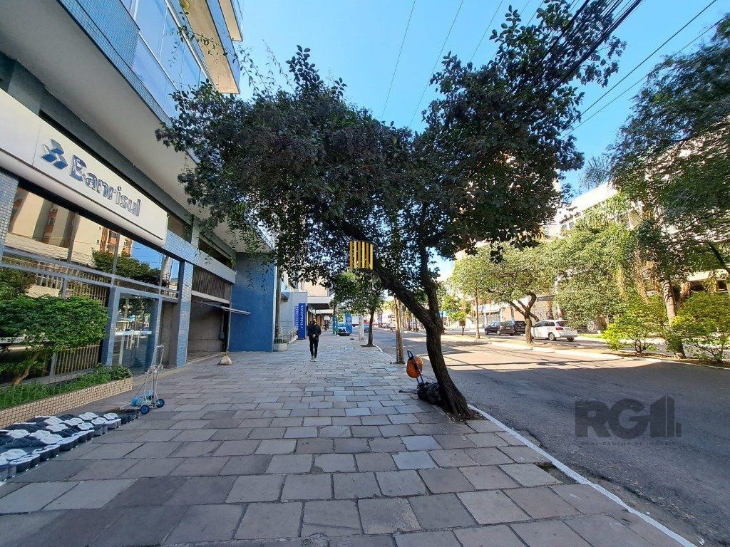 Vendo excelente cobertura com vista cinematografia, no Bairro Floresta.