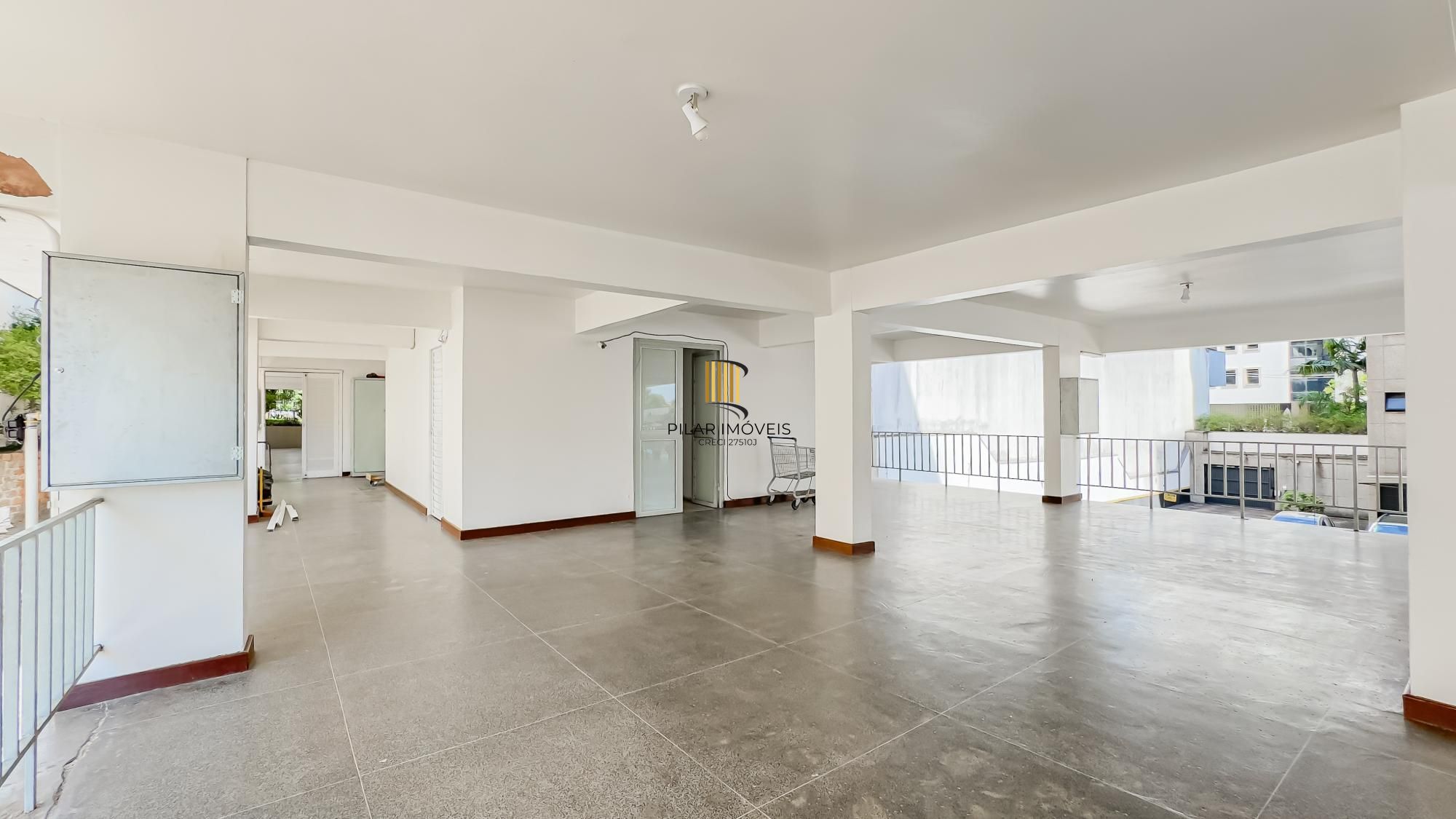Apartamento 03 dormitórios com Garagem no Bairro 03 Figueiras em Porto Alegre