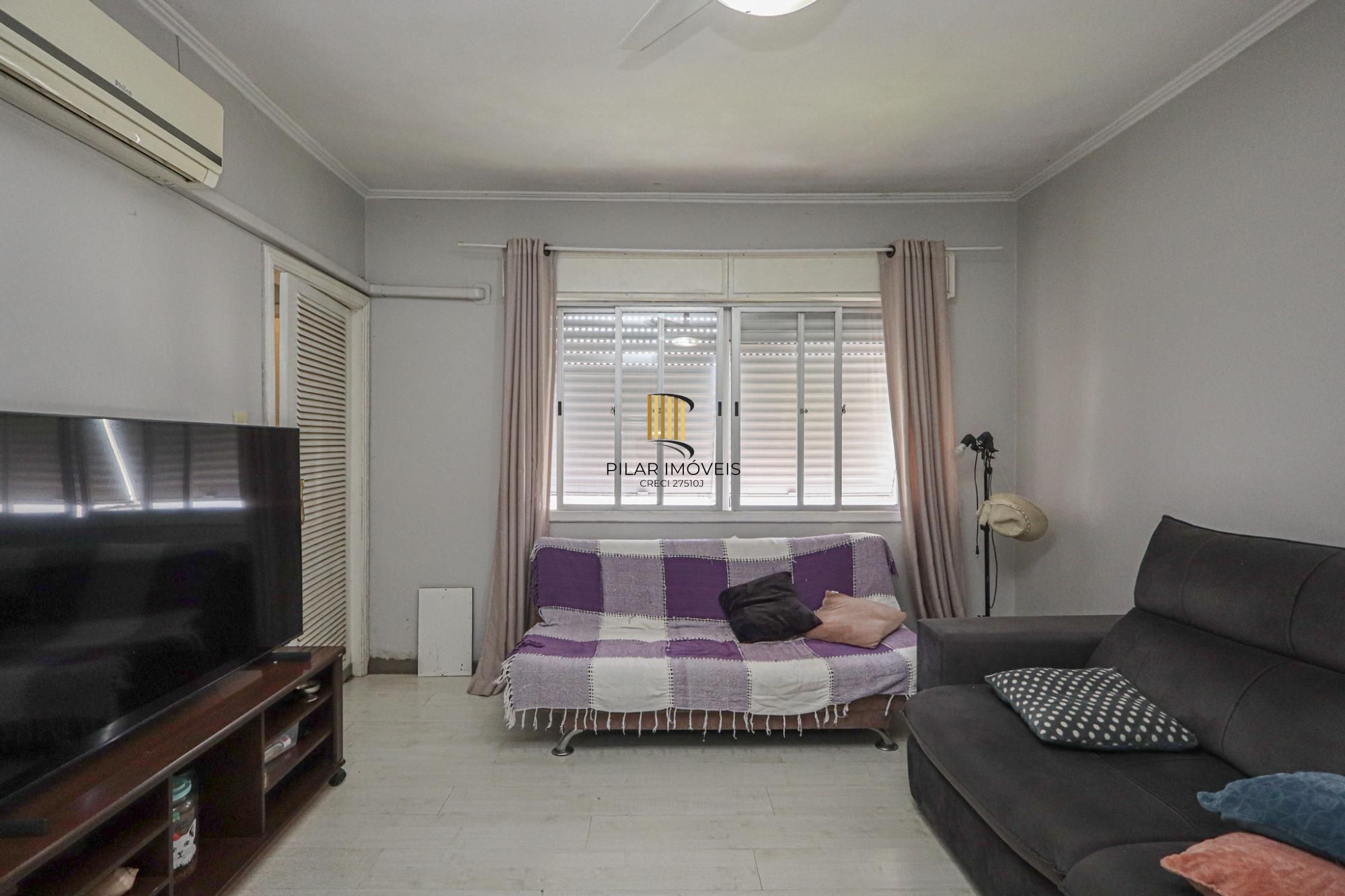 Com 2 quartos, 1 banheiro, opção do 2.º banheiro, e escritório,