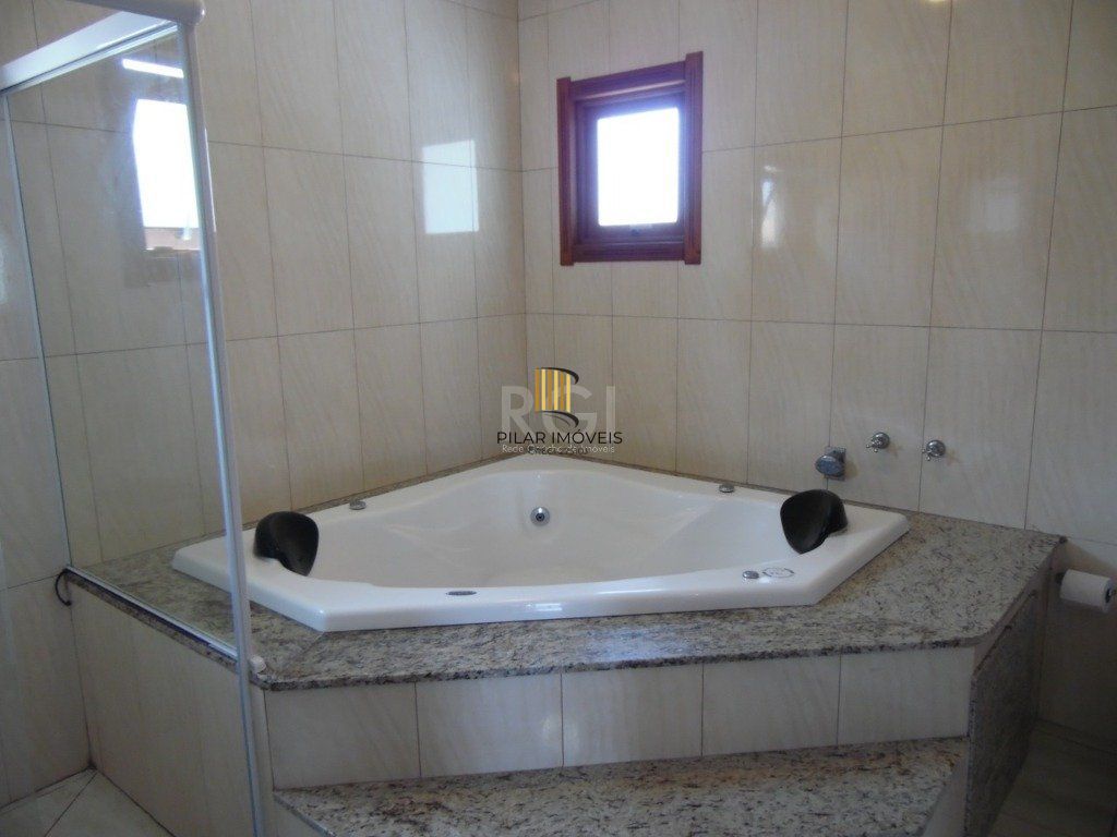 Casa para Venda - 410m², 5 dormitórios, sendo 5 suites, 5 vagas - Centro