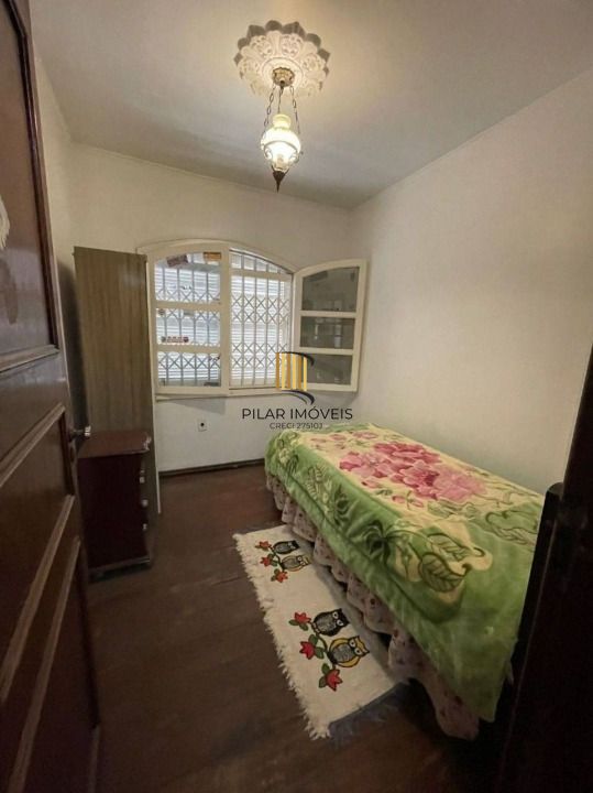Sobrado 4 dormitórios no bairro Vargas