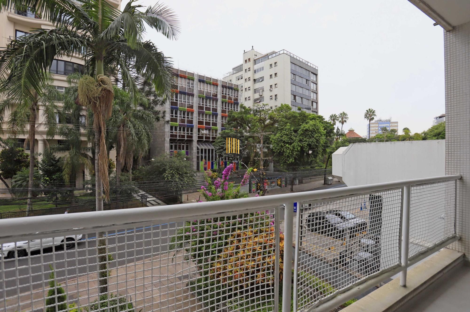 Apartamento 03 dormitórios revitalizado no Moinhos de Vento em Porto Alegre.