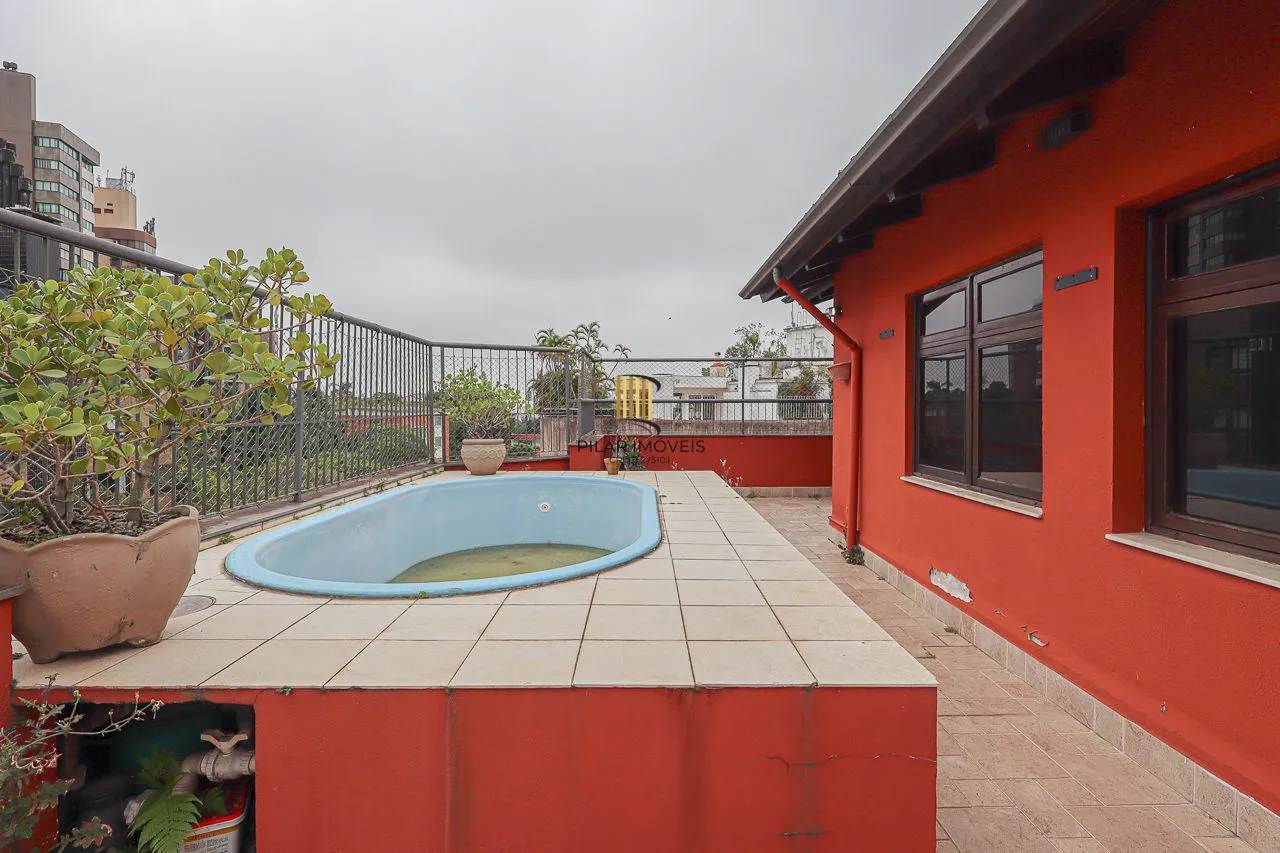 Apartamento cobertura de 03 dormitórios com opção de 05, 03 garagens. Bairro Higienópolis