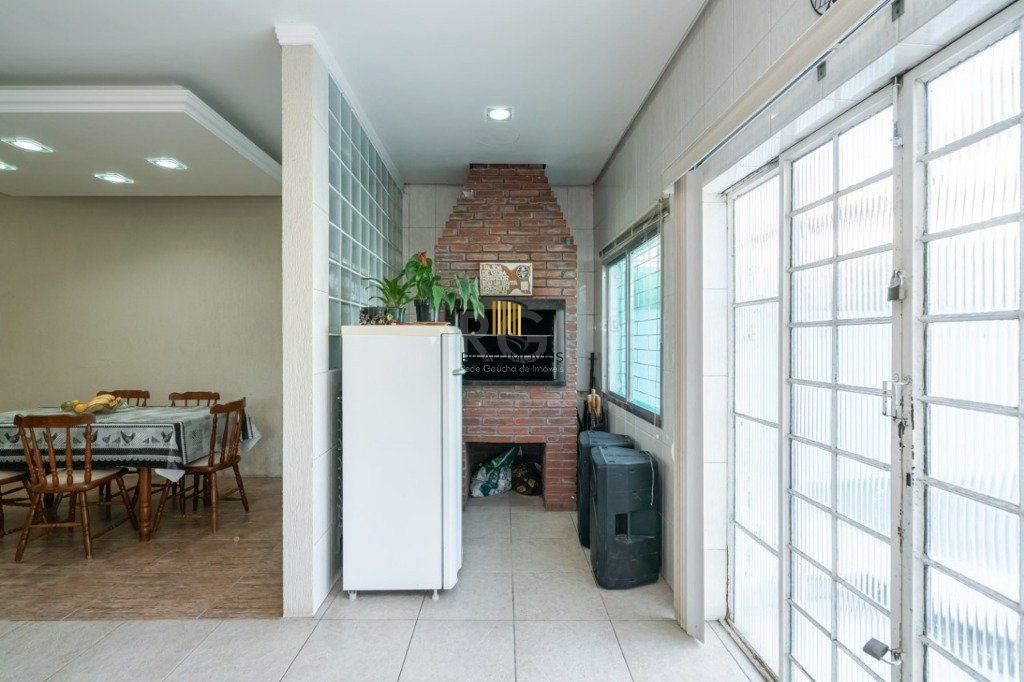 Casa para Venda - 259m², 4 dormitórios, sendo 1 suites, 4 vagas - Coronel Aparício Borges