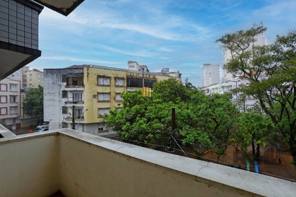 Apartamento 03 dormitórios no Bairro Santana em Porto Alegre.