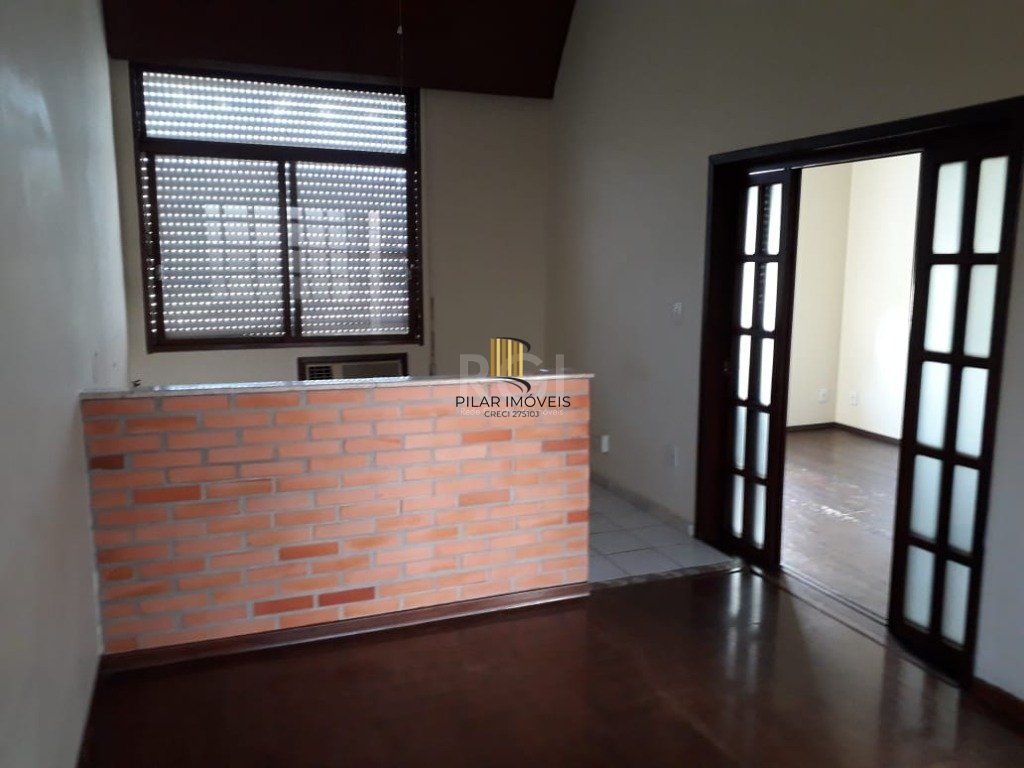 Casa para Venda - 385m², 5 dormitórios, sendo 1 suites, 4 vagas - Petrópolis