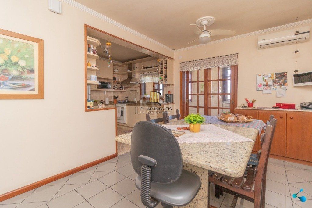 Casa para Venda - 272m², 3 dormitórios, sendo 1 suites, 2 vagas - Sarandi