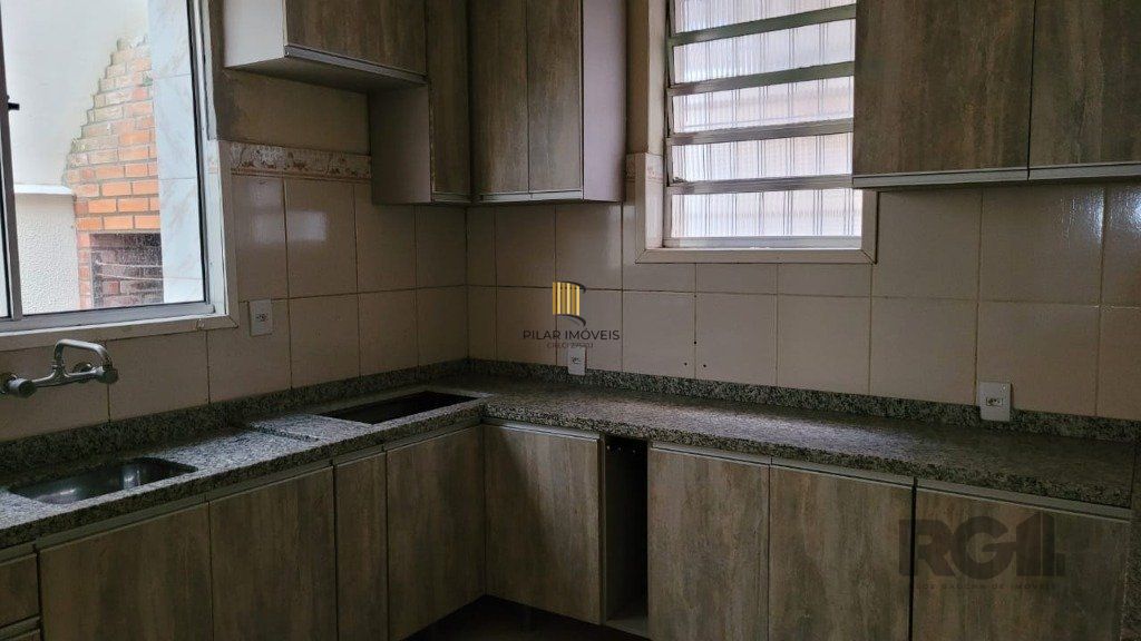 Schumacher loca apt° térreo com terraço, 2 quartos, cozinha semi-mob,  churrasqueira no garden