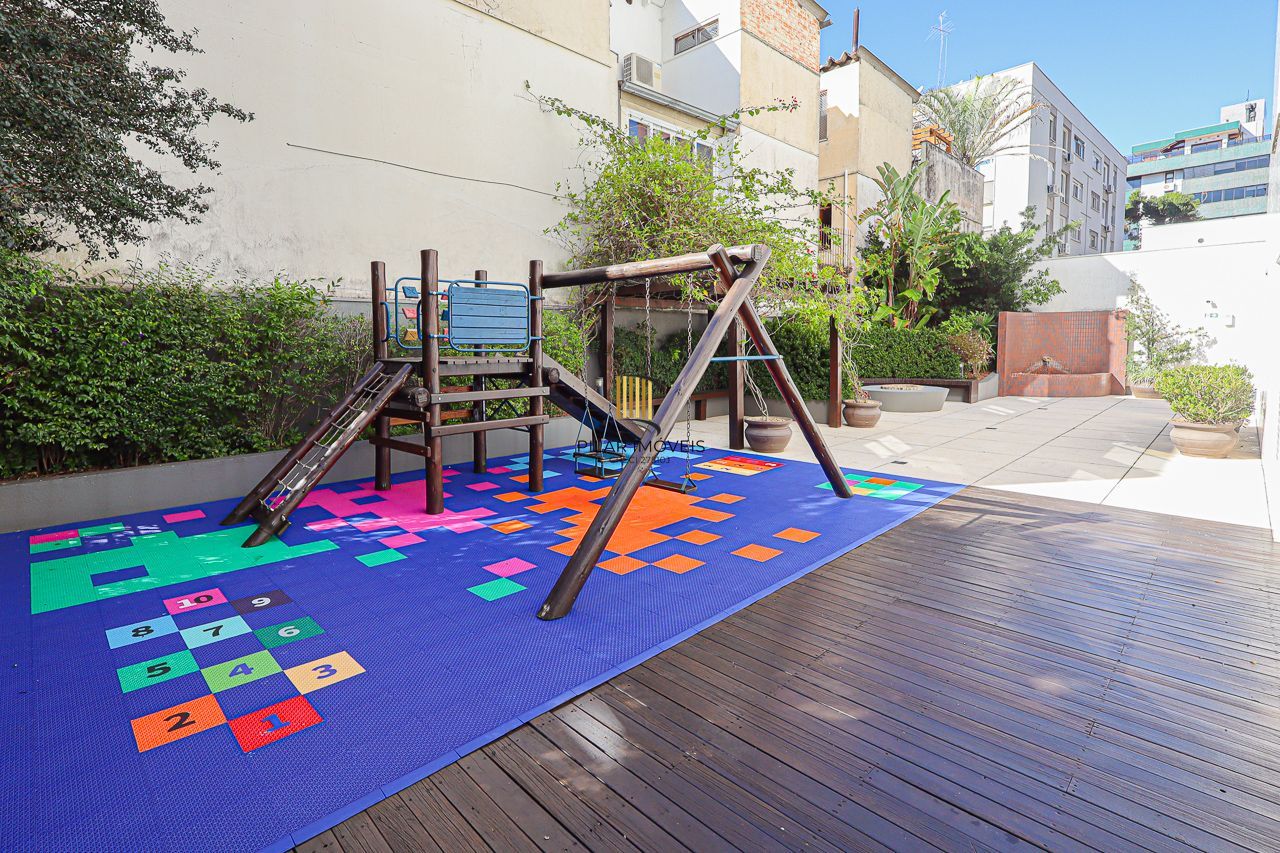Apartamento de 3 quartos, 3 suítes, com 02 garagens individuais no Bairro Petrópolis, próximo a Encol.
