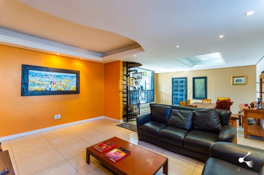 Casa para Venda - 500m², 3 dormitórios, sendo 3 suites, 4 vagas - Vila Ipiranga