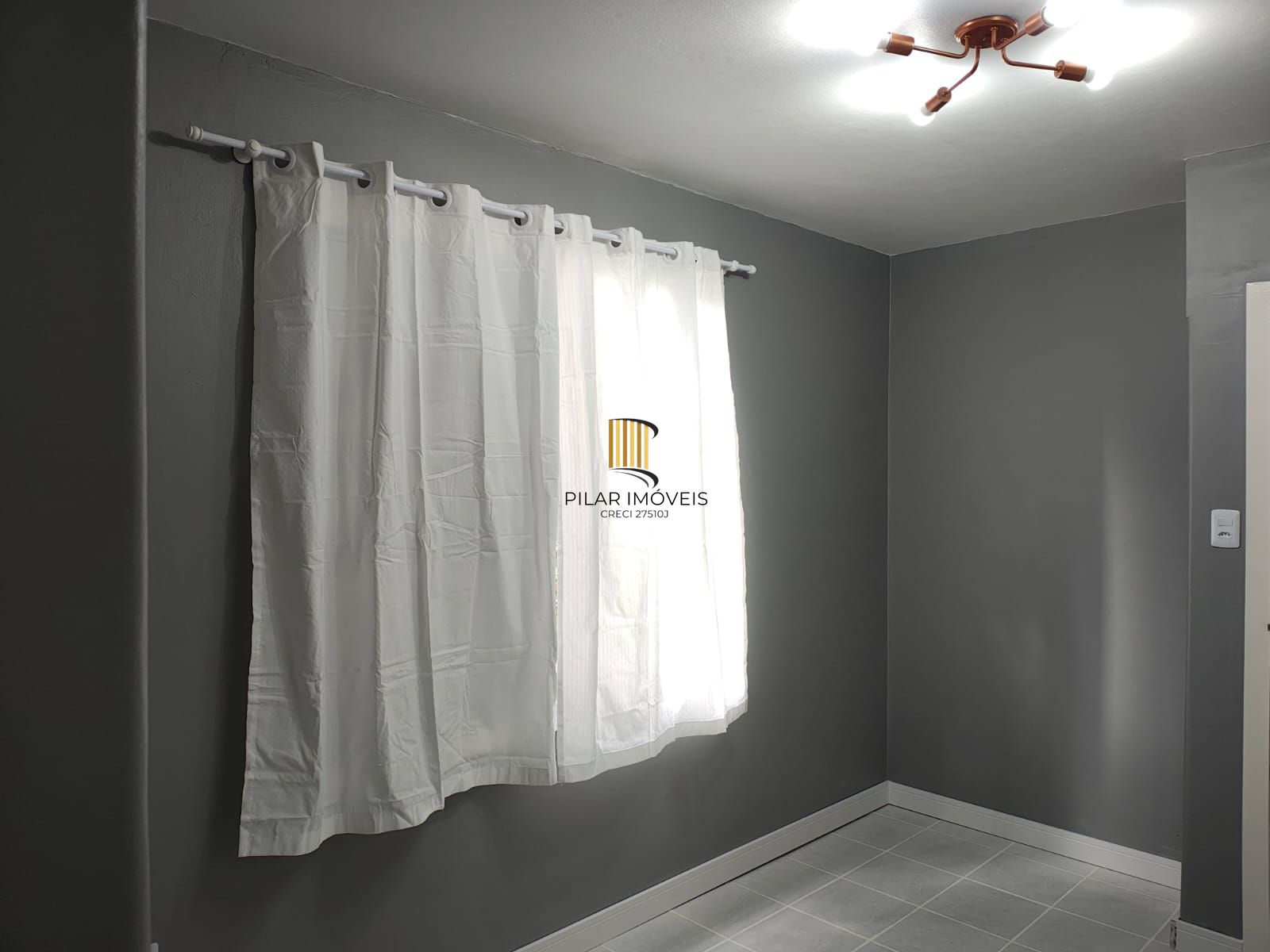 Apartamento de 01 quarto com estacionamento rotativo.