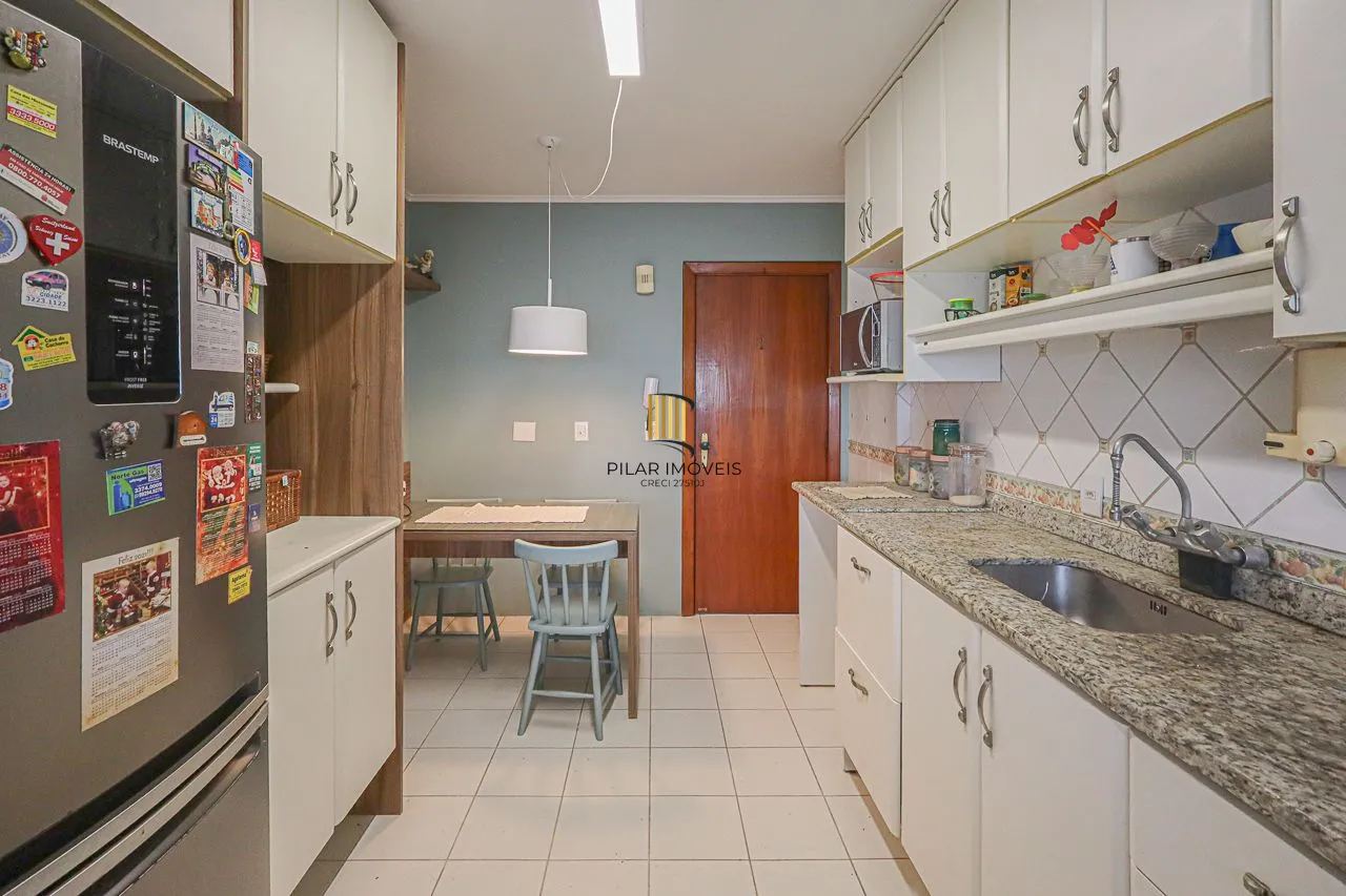 Apartamento cobertura de 03 dormitórios com opção de 05, 03 garagens. Bairro Higienópolis