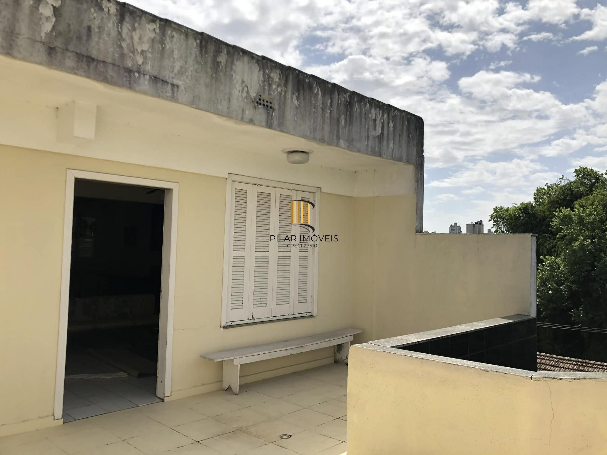 Predio residencial sendo uma cobertura e mais 03 apartamentos