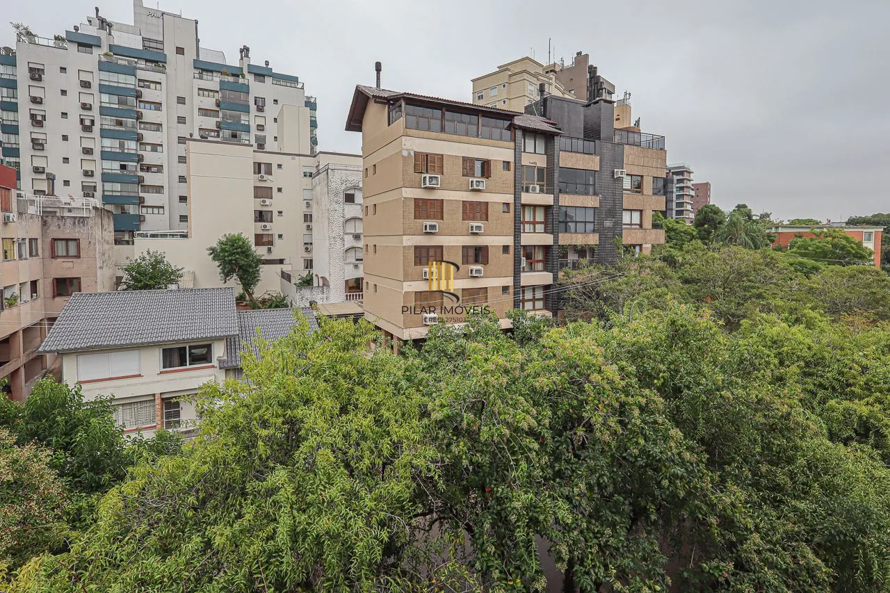 Apartamento cobertura de 03 dormitórios com opção de 05, 03 garagens. Bairro Higienópolis