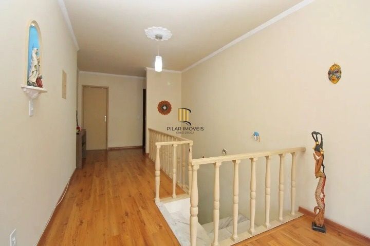 sobrado espaçoso e semimobiliado