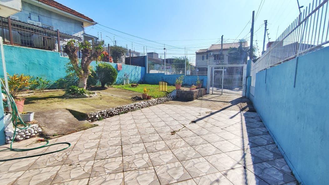 Casa com 170m², 3 dorm. no bairro Jardim Itu Sabará em Porto Alegre