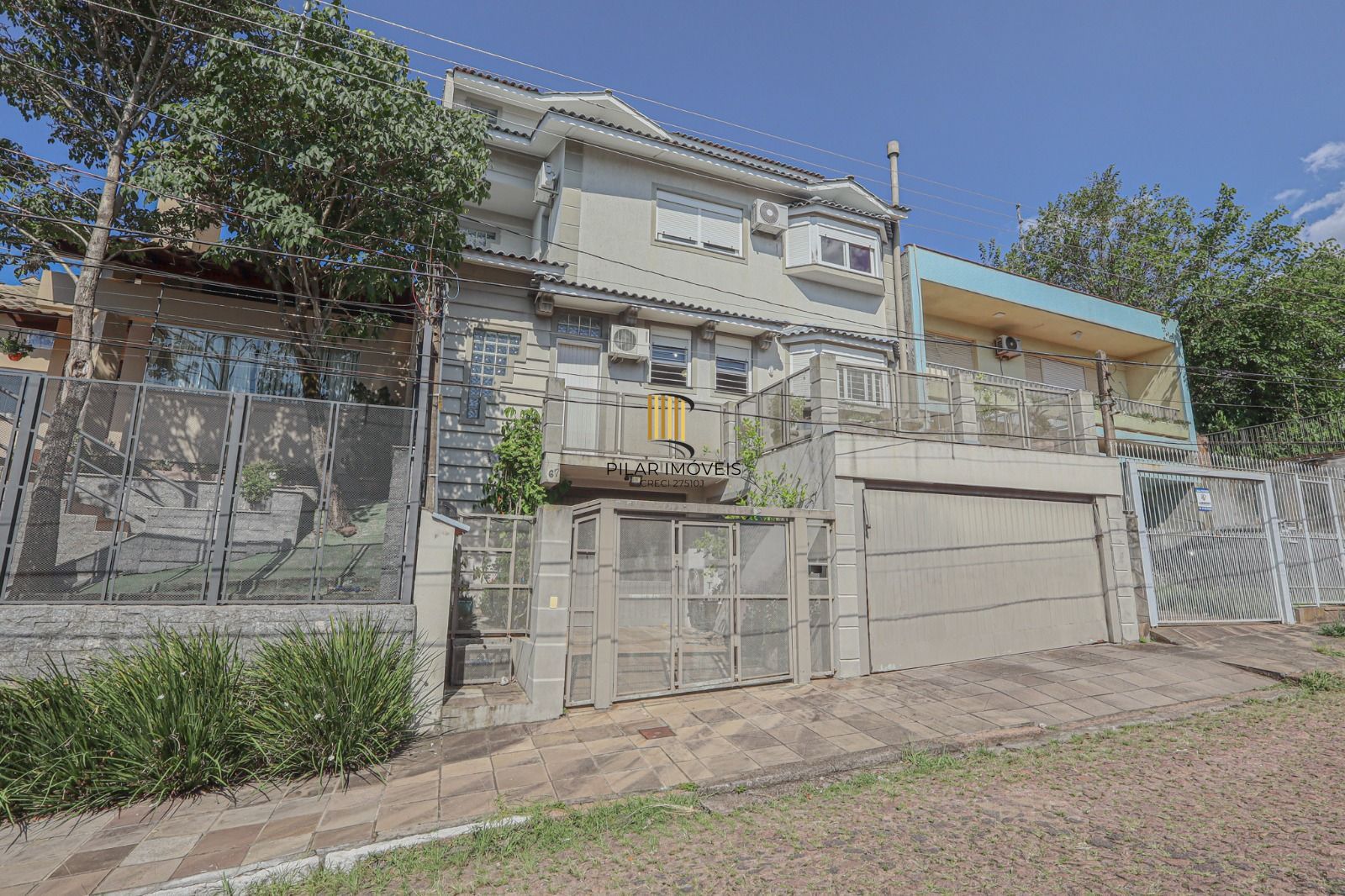 Residência de luxo ! Impecável.. 04 dormitórios , piscina / estuda dação