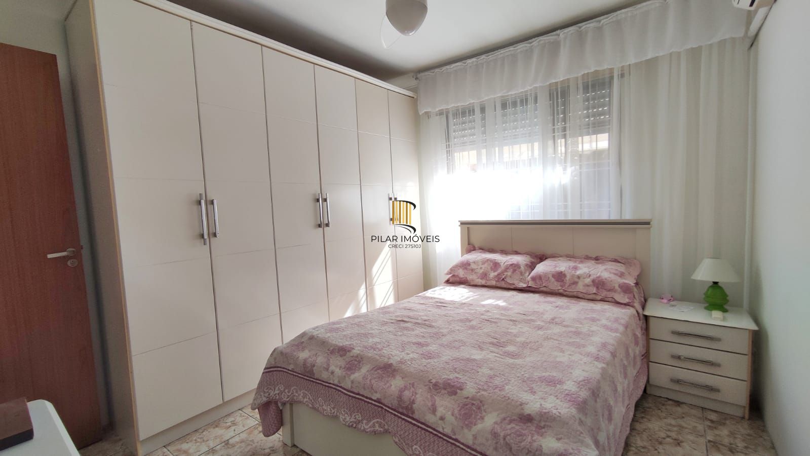 Casa com 4 Quartos e 2 banheiros e  2 Suites à Venda, 153 m² por R$ 990.000