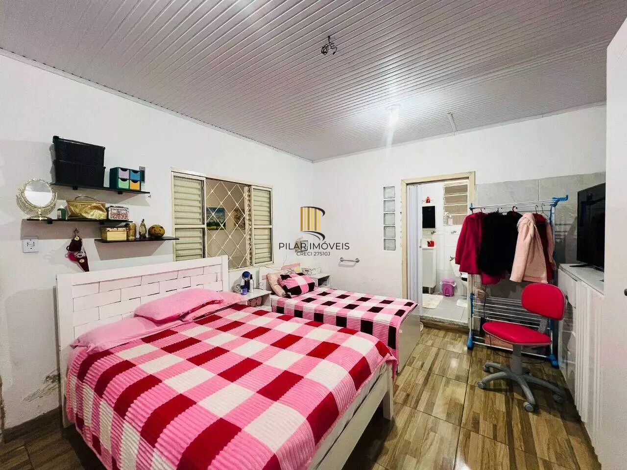 Casa com churrasqueira / Piscina