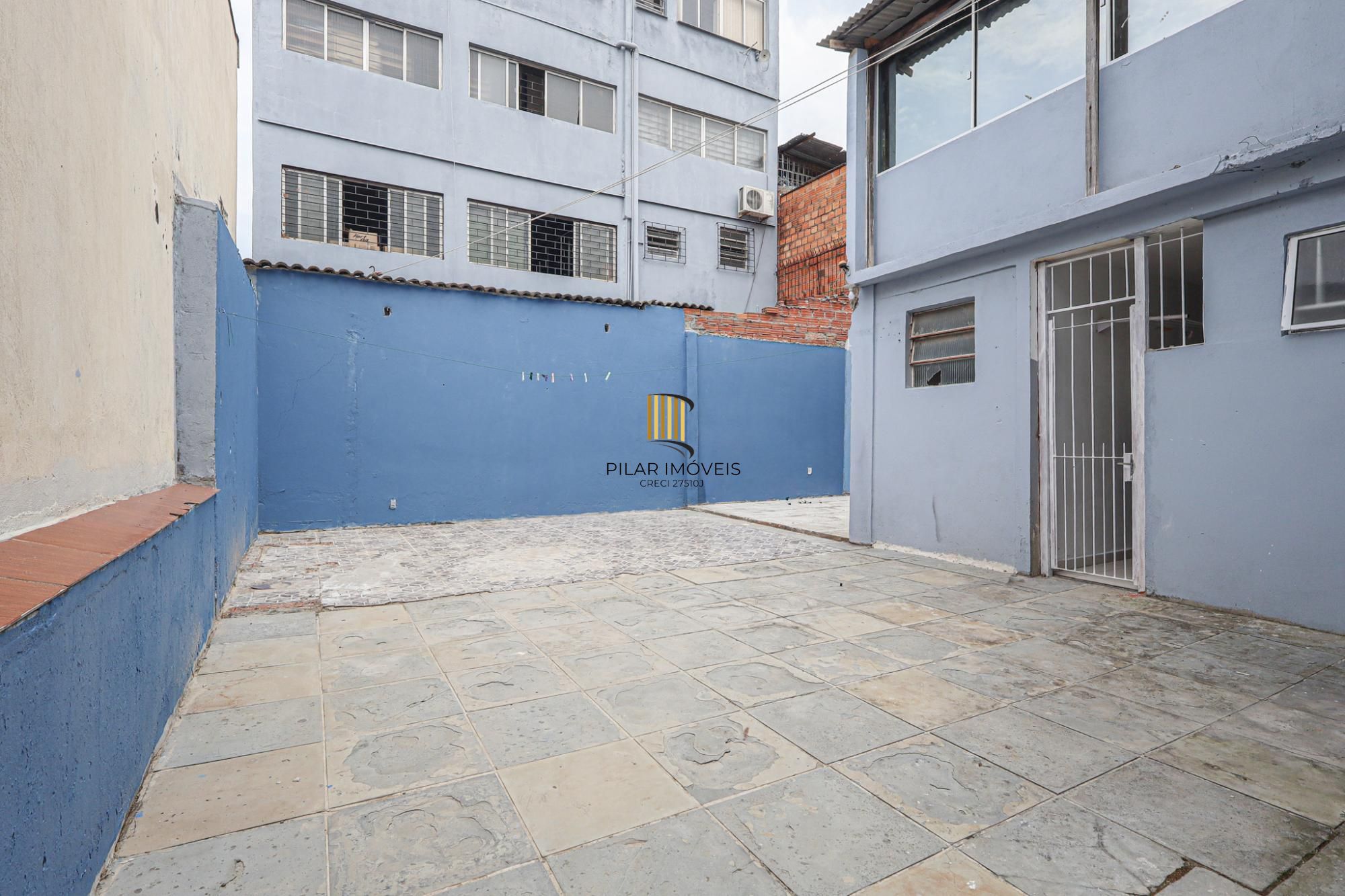 Casa semi mobiliada, 4 dormitórios no Bairro Jardim Sabará