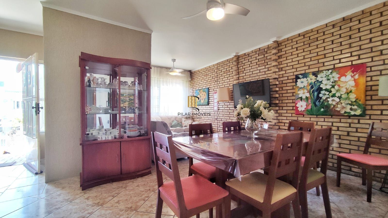 Casa com 4 Quartos e 2 banheiros e  2 Suites à Venda, 153 m² por R$ 990.000