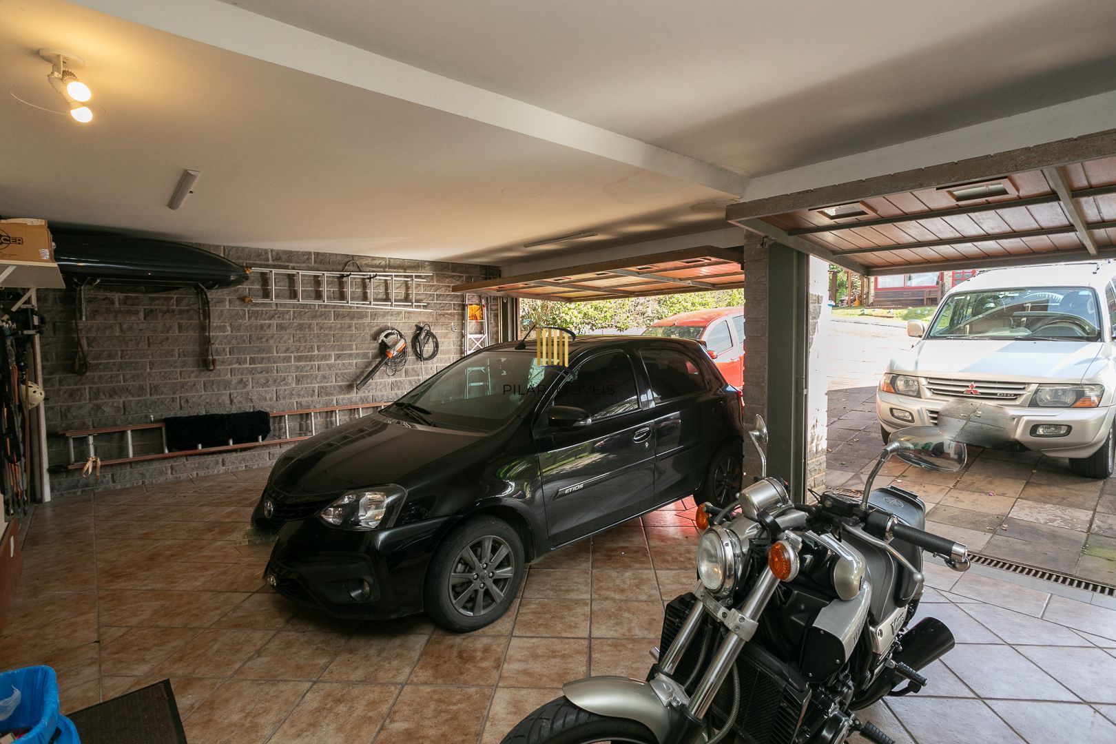 Casa mobiliada em condomínio