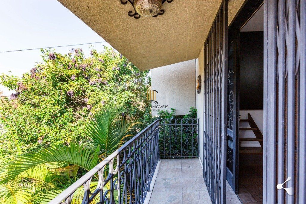 Casa para Venda - 500m², 3 dormitórios, sendo 3 suites, 4 vagas - Vila Ipiranga