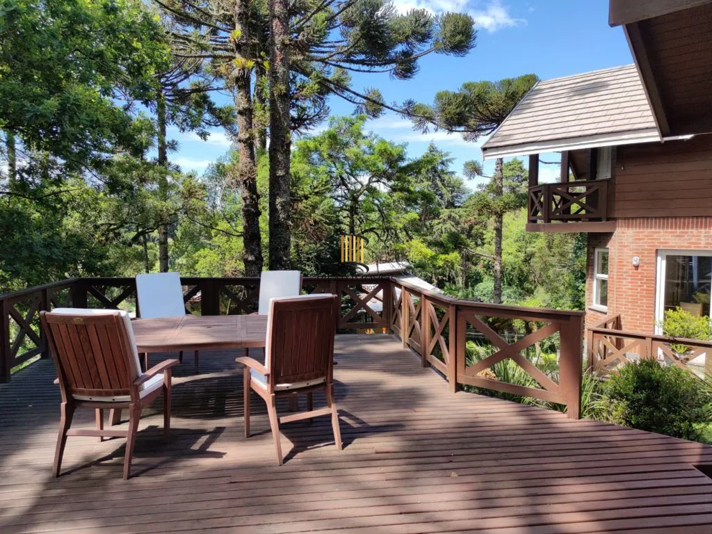 Casa 5 dormitórios no bairro Planalto