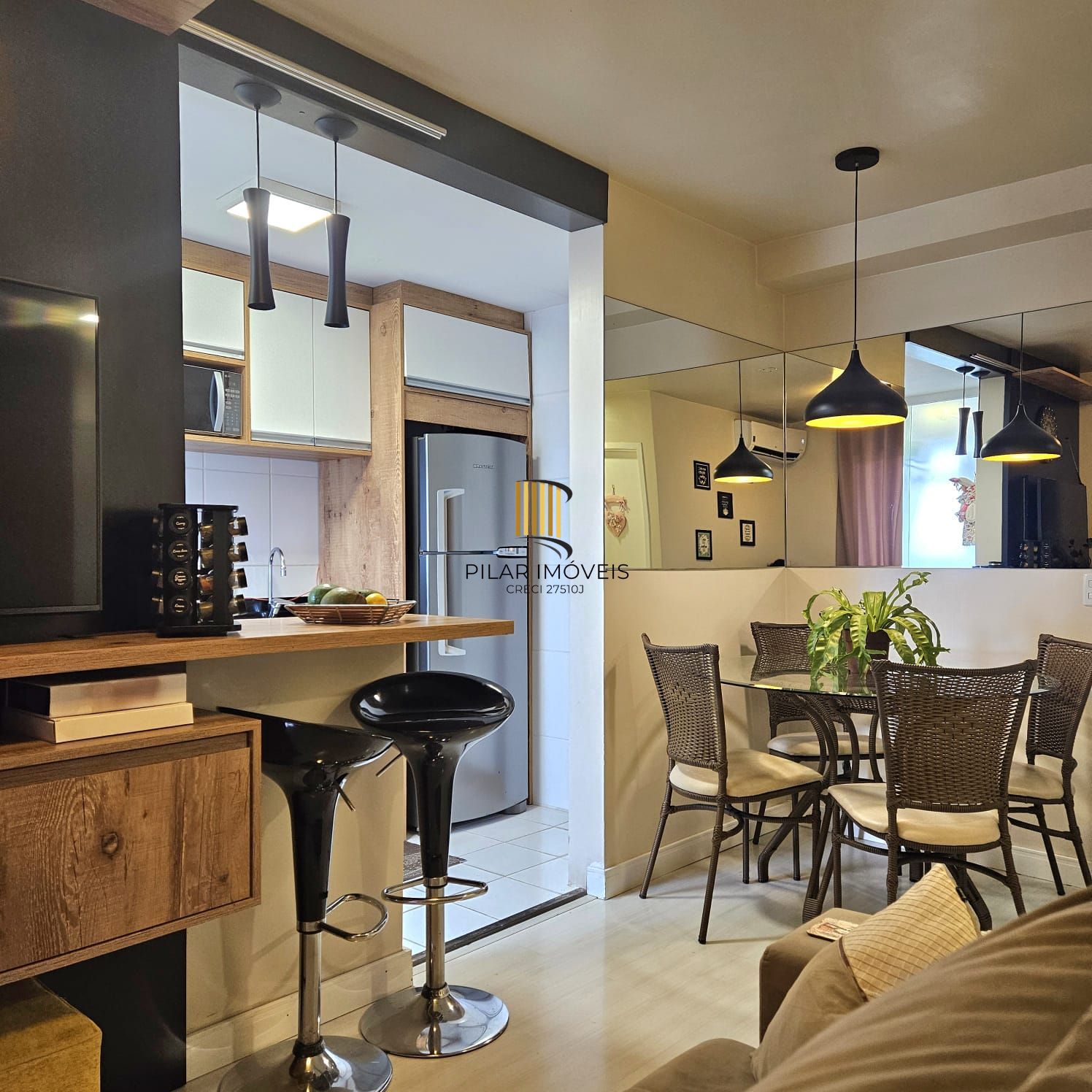 apartamento de 02 dormitórios com sacada e garagem