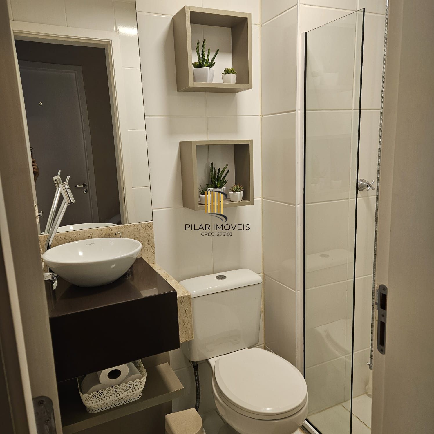 apartamento de 02 dormitórios com sacada e garagem