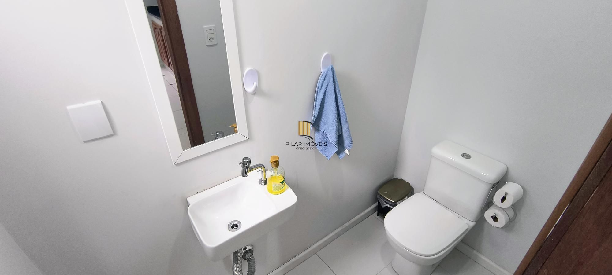 Com área privativa de 120,73 m2, sala com 03 ambientes