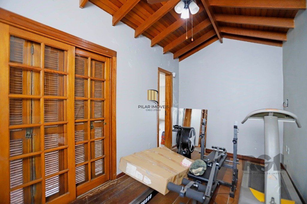 Casa 5 dormitórios no bairro Partenon