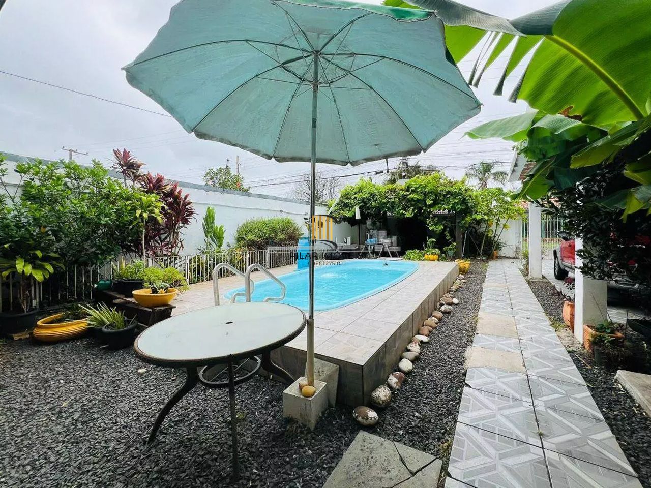 Casa com churrasqueira / Piscina