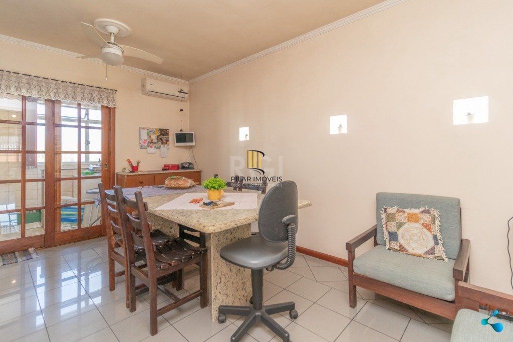 Casa para Venda - 272m², 3 dormitórios, sendo 1 suites, 2 vagas - Sarandi
