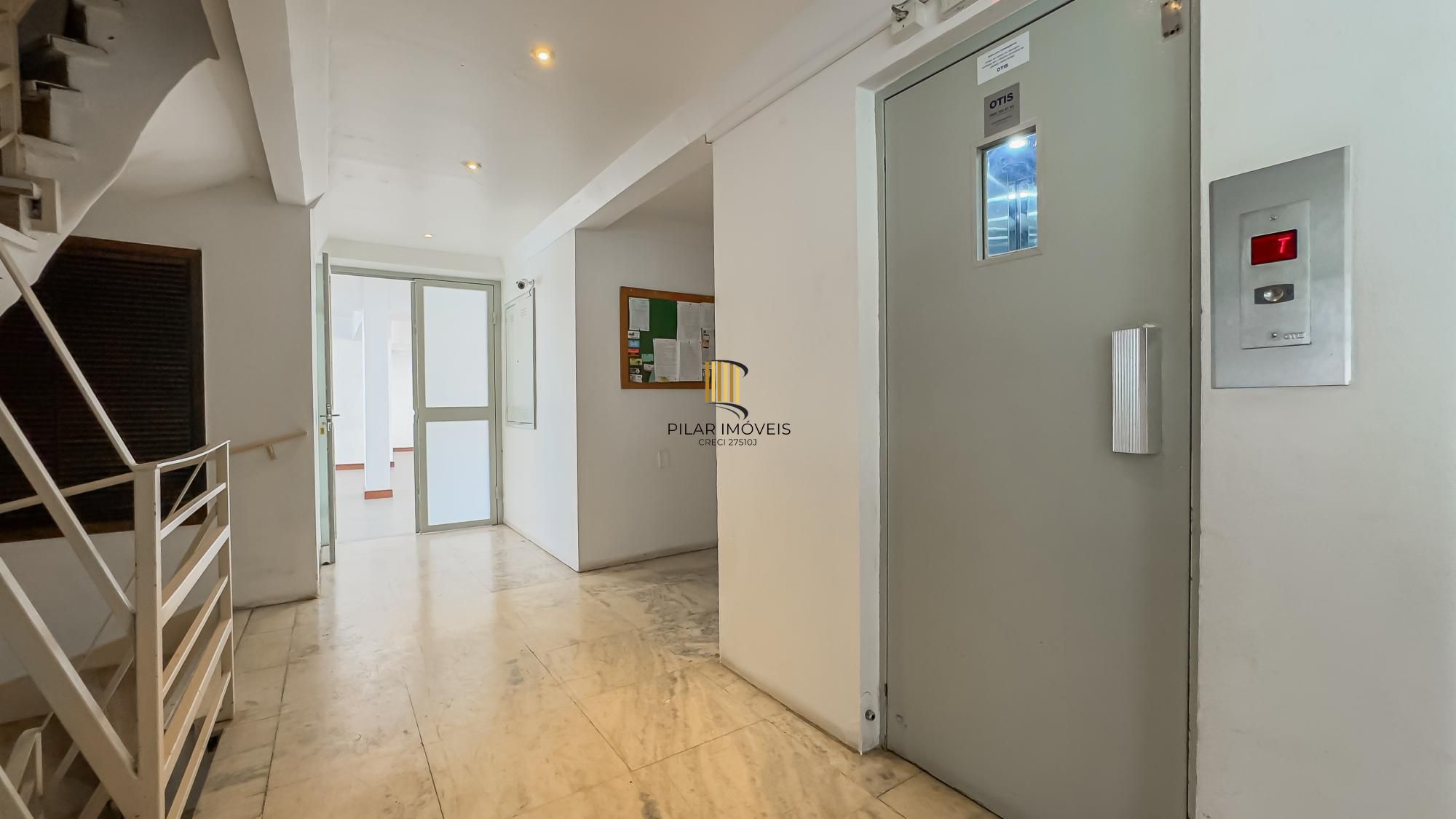 Apartamento 03 dormitórios com Garagem no Bairro 03 Figueiras em Porto Alegre